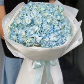 Букет из 5 голубых гортензий в Куровском