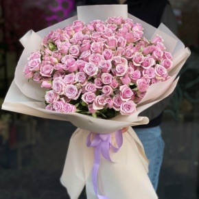 Букет из 25 лиловых кустовых роз (60 см) в Куровском