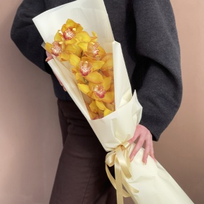 Букет из желтой орхидеи в Куровском