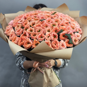 Букет "Персик" из 101 махровой розы Риджентс парк (60 см) в Куровском