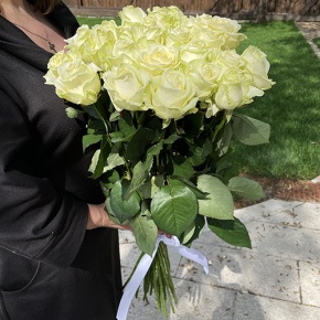 Букет из 21 белой розы (70 см) в Куровском