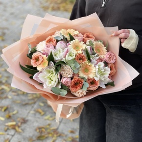 Букет "Лиссабон" из пионовидных роз, поновидных лилий и гербер  в Куровском