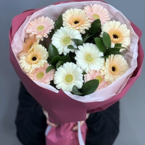 Букет из 13 белых гербер микс в Куровском