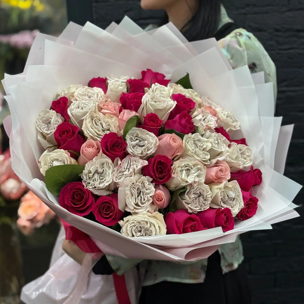 Микс из 51 Эквадорской розы "Малиновый лед" в Куровском