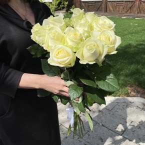 Букет из 11 белых роз (70 см) в Куровском