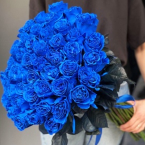 Букет из 51 синей розы Эквадор под ленту (70 см) в Куровском