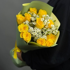 Букет "Нотка счастья" из лимонных роз и хамелациума (40 см) в Куровском