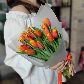 Букет из 15 огненных тюльпанов в Куровском