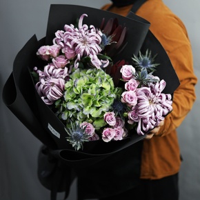 Букет "Бессоница" из хризантем Виена, сафари, кустовых роз, Голландской гортензии и эрингиума в Куровском
