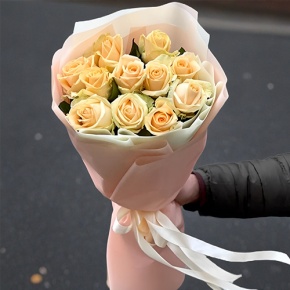 Букет из 11 роз Пич Аваланж (60 см) в Куровском