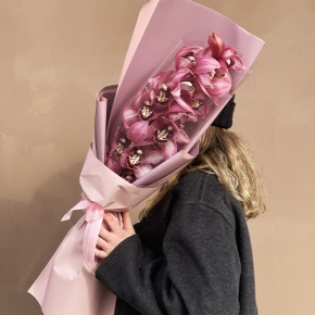 Букет из розовой орхидеи в Куровском