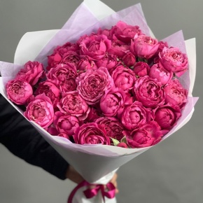 Букет из 11 кустовых пионовидных роз Джульетта в Куровском