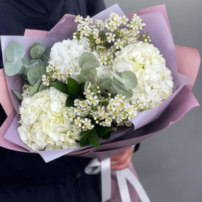 Букет "Суприм" из гортензий и хамелациума в Куровском