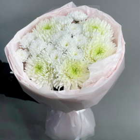 Букет из микса белых хризантем Магнум  в Куровском