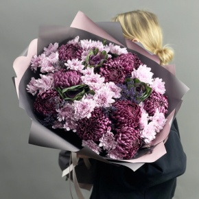 Букет "Виолетта" из хризантем Бигоуди, лимониума, брассики и кустовых хризантем в Куровском