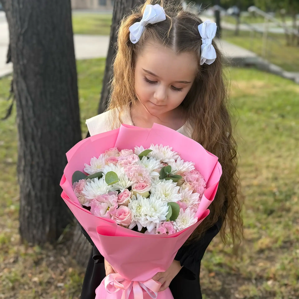 Букет из хризантем, эустом и роз в Куровском