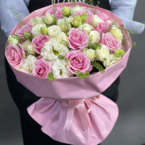 Букет "Нежное признание" из роз и эустом в Куровском