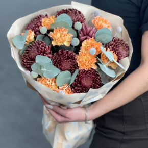 Букет "Персиковый раф" из хризантем Бигоуди, краспедии и диантусов в Куровском