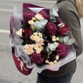 Букет "В каждом мгновении" из хризантем Бигоуди, кустовых роз, сафари, гербер Экзотик и диантусов в Куровском