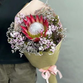 Букет из хамелациума, лимонниума и протеи в Куровском