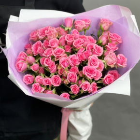 Букет "Рассвет принцессы" из 15 кустовых роз (50 см) в Куровском