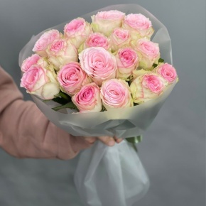 Букет из 17 роз Кения (40 см) в Куровском