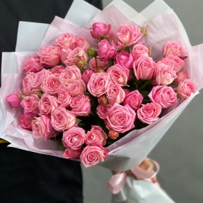 Букет из 11 нежных кустовых роз в Куровском