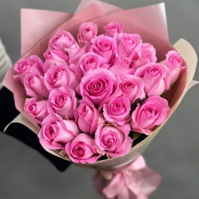 Букет из 25 розовых роз кения (40 см) в Куровском