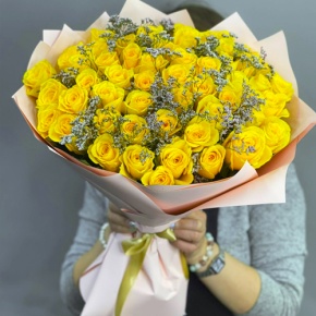 Букет из 51 лимонной розы с лимониумом в Куровском