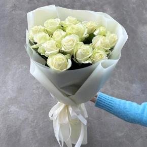 Букет "Умка" из 15 белых роз (50 см) в Куровском