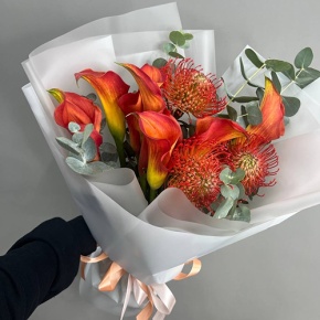 Букет "Империал" из калл, лейко и эвкалипта в Куровском