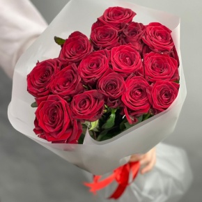 Букетик из 15 красных роз (60 см) в Куровском