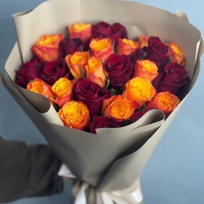 Букет из 25 Кенийских роз микс (40 см) в Куровском
