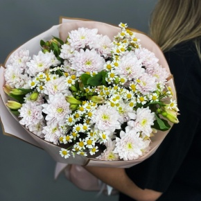 Букет "Сиэтл" из хризантем, альстромерий и ромашек в Куровском
