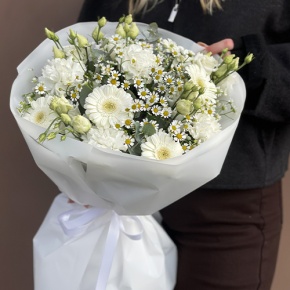 Букет "Вера и надежда" из ромашек, гербер, эвкалипта, диантусов и эустом в Куровском