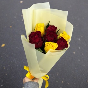 Букет из 7 Кенийских роз (40 см) в Куровском