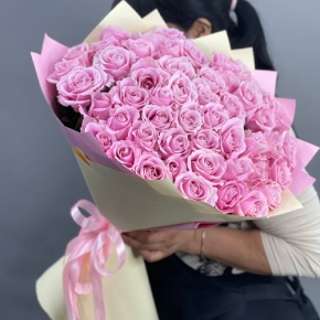 Букет из 51 пастельной розы Аваланж (60 см) в Куровском