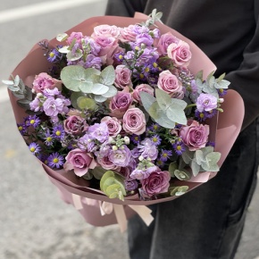 Букет "Хрустальный" из роз, астера и ароматных маттиол в Куровском