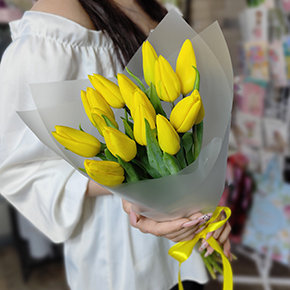 Букет из 15 жёлтых тюльпанов в Куровском