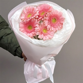 Букет из 5 розовых гербер мини в Куровском