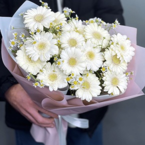 Нежный букет из гербер и ромашек в Куровском