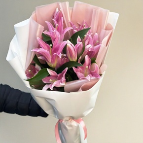 Монобукет из 9 ароматных розовых лилий в Куровском
