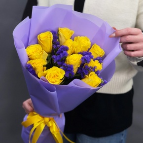 Букет "Лейкерс" из лимонных роз и статицы в Куровском