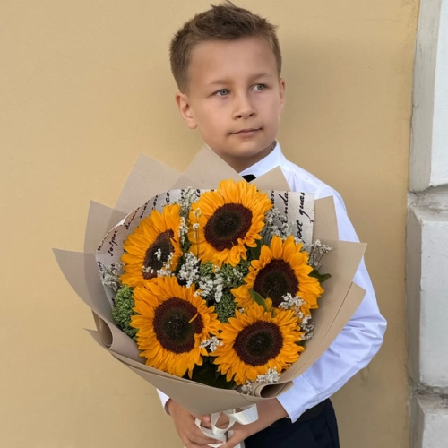 Букет на 1 сентября из 5 подсолнухов и лимониума в Куровском
