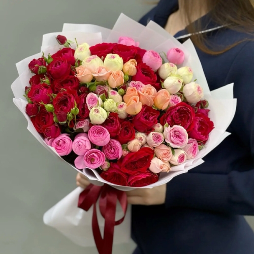 Букет из 15 разноцветных веток кустовых роз в Куровском